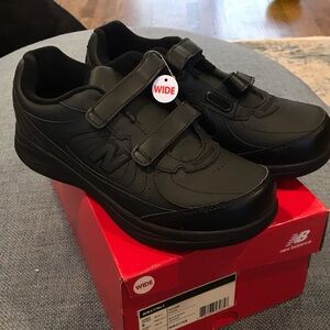 New Balance Men’s or Woman’s Black Wide Sneakers